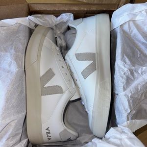 Veja Campo Sneakers brand new never worn